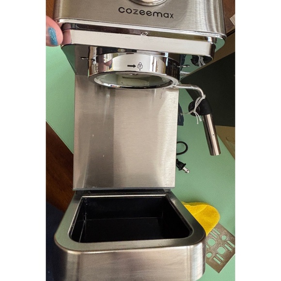 Cozeemax Espresso Coffee Machine (Model CM6888) - Picture 6 of 10